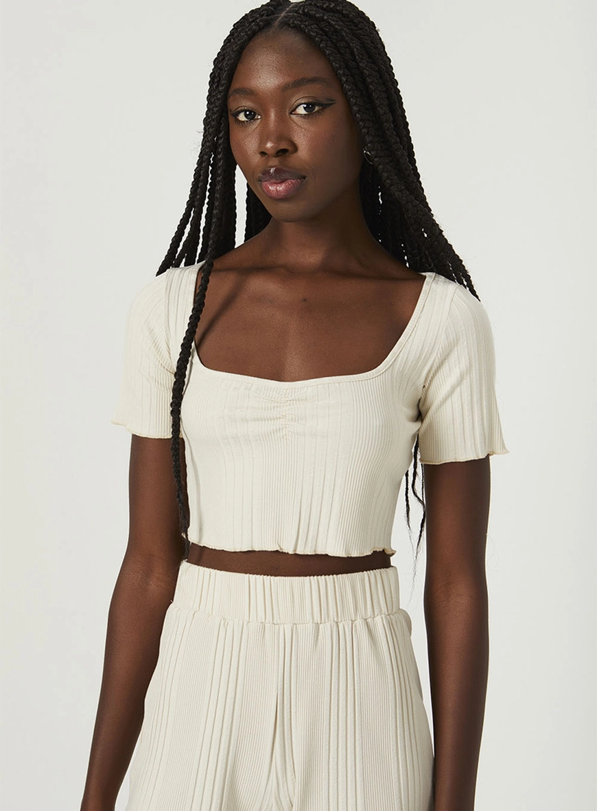 Blusa Cropped Canelada Trevo Clc Bege 1