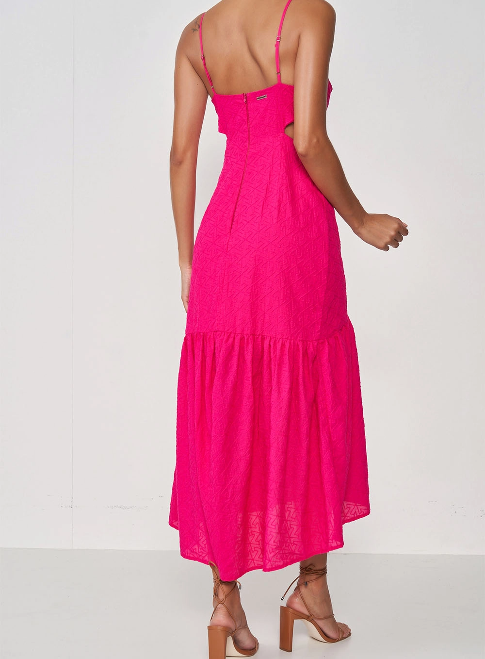 Vestido Bordado Midi Com Recortes Rosa