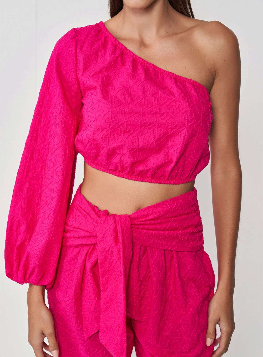 Blusa Bordada Cropped Uma Manga Rosa