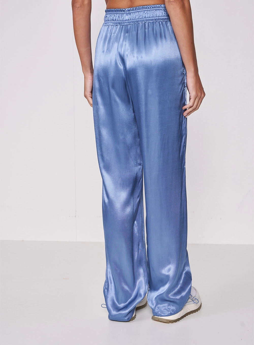 Calça Acetinada Cós Alto Em Elástico Azul