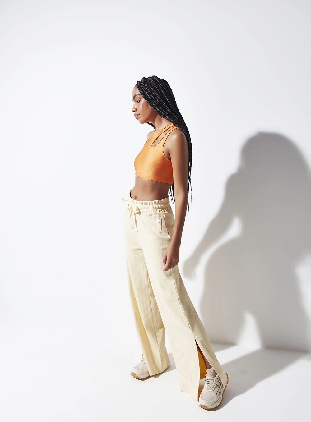 Calça Wide Leg Com Abertura Na Barra Inferior Bege