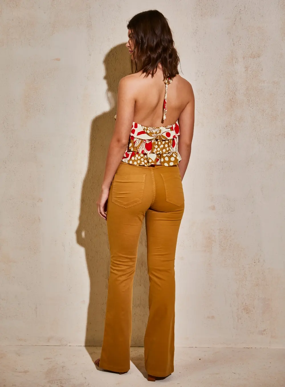 Calça Sarja Flare Marrom Ebbela