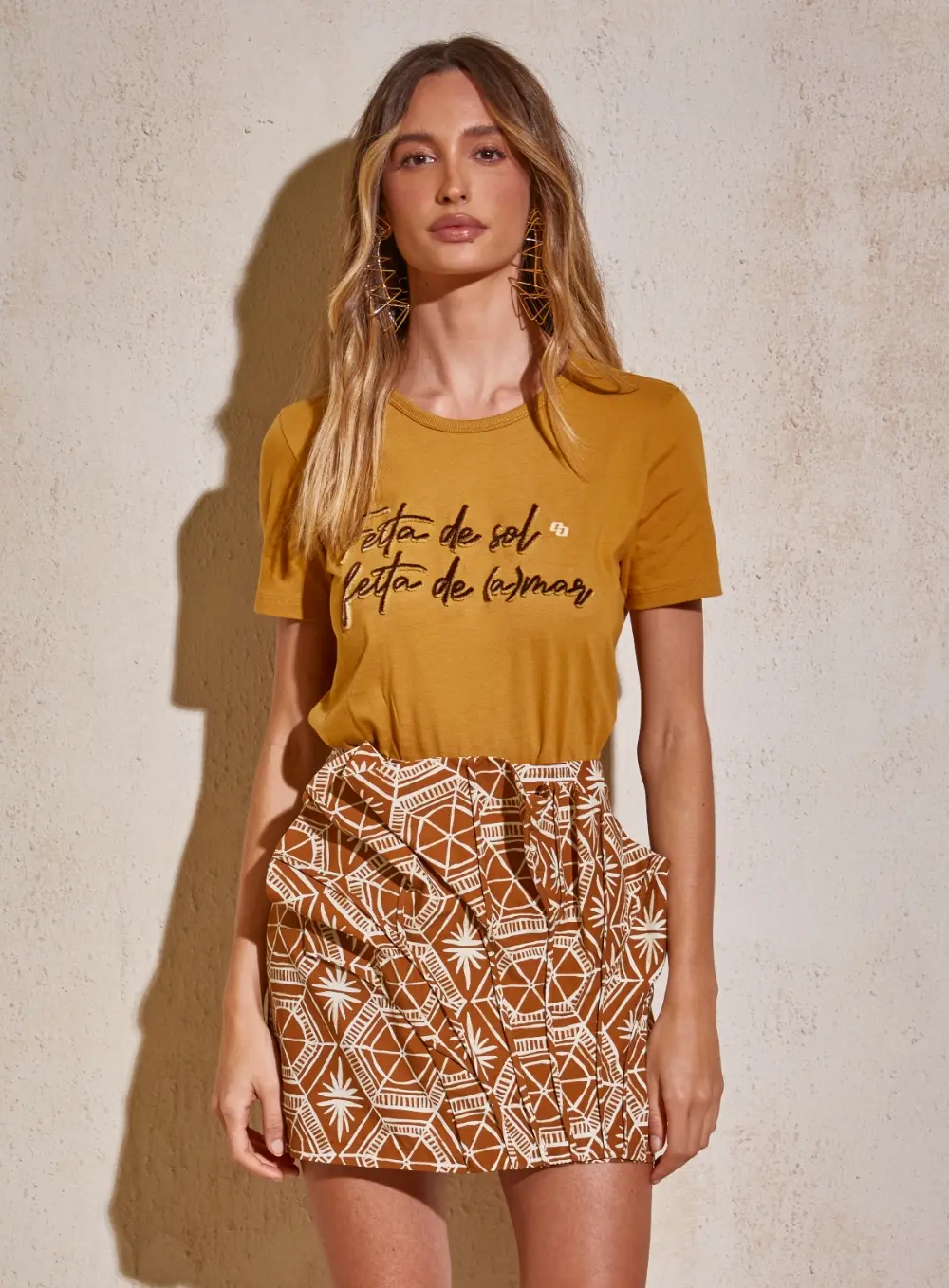 Camiseta Estampada Feita De Sol E Mar Marrom Ebbela