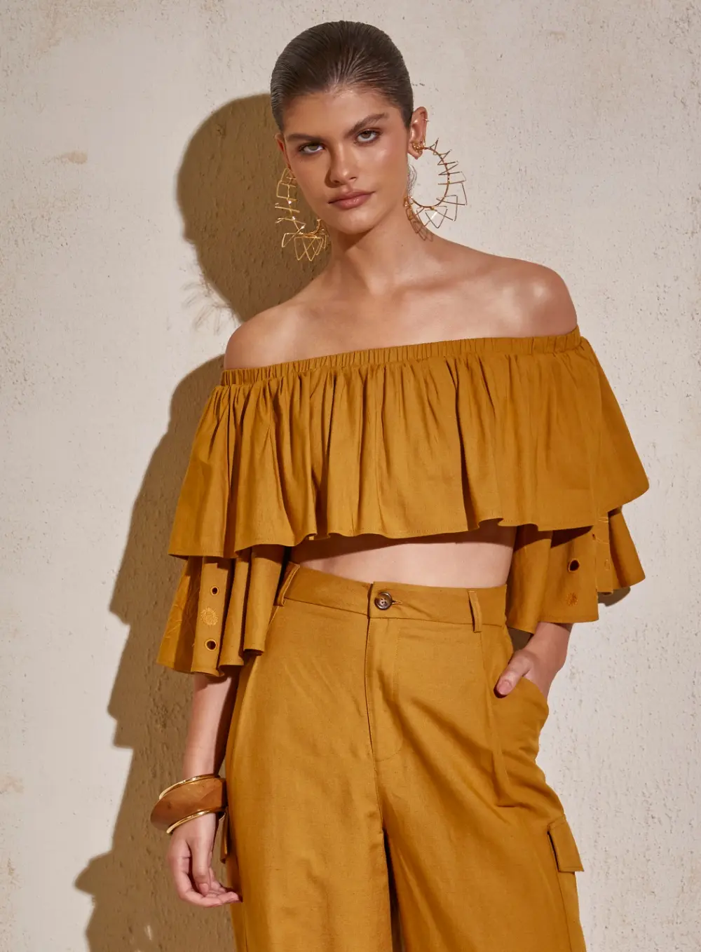 Blusa Linho Ombro A Ombro Marrom Ebbela