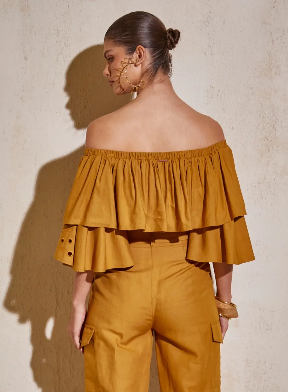 Blusa Linho Ombro A Ombro Marrom Ebbela
