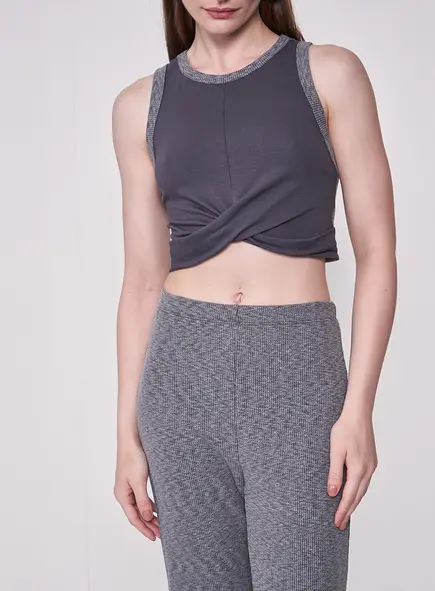 Blusa Cropped Com Torção