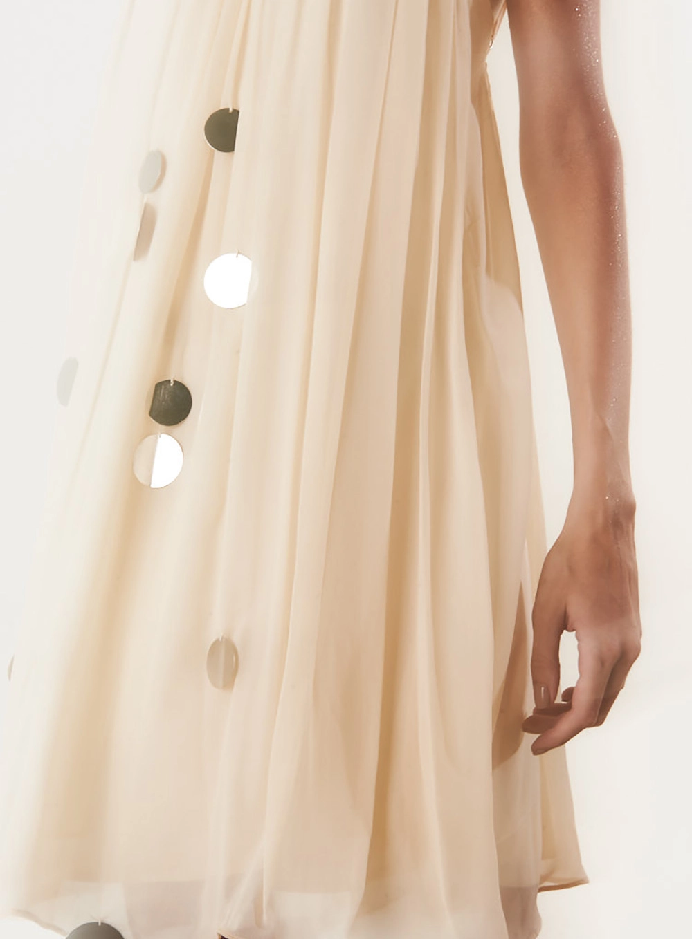 Vestido Com Bordado Manual E Detalhes Em Espelho Bege 3