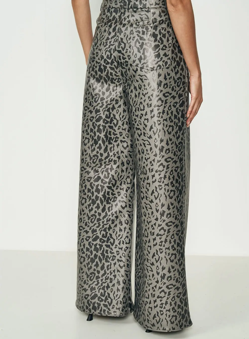 Calça Wide Leg Onça Estampados