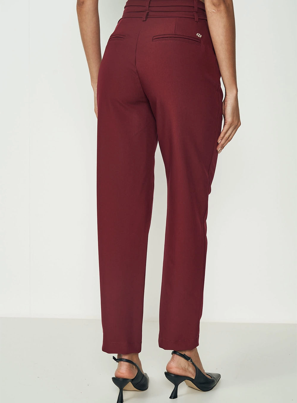 Calça Feminina Alfaiataria Reta  Joana Bordô