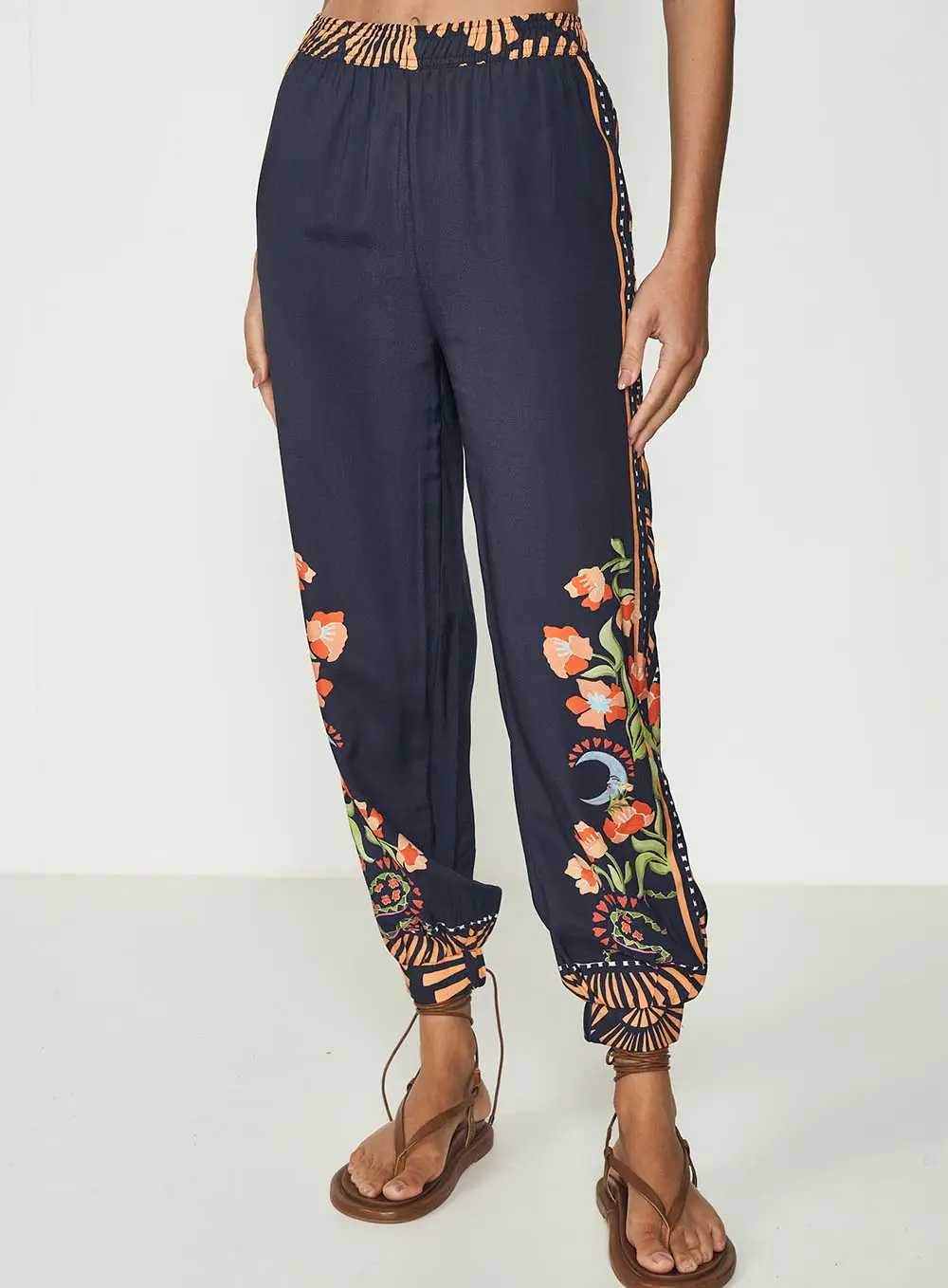 Calça Jogger Estampa Floral Estampados