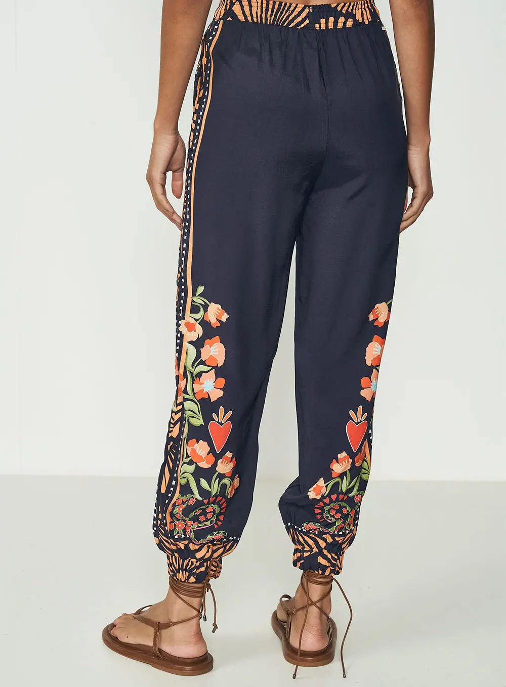 Calça Jogger Estampa Floral Estampados