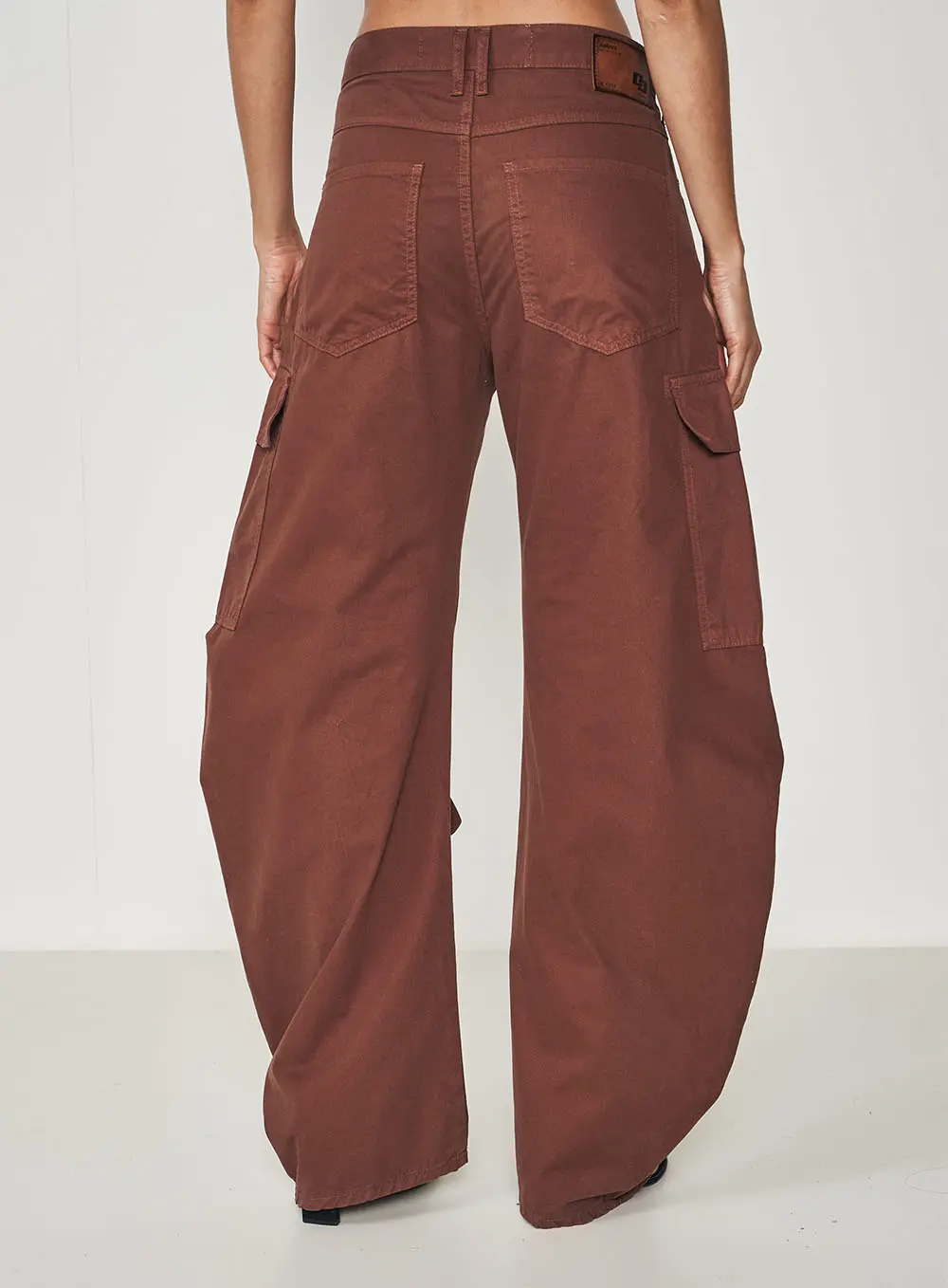 Calça Sarja Leoni Low Marrom