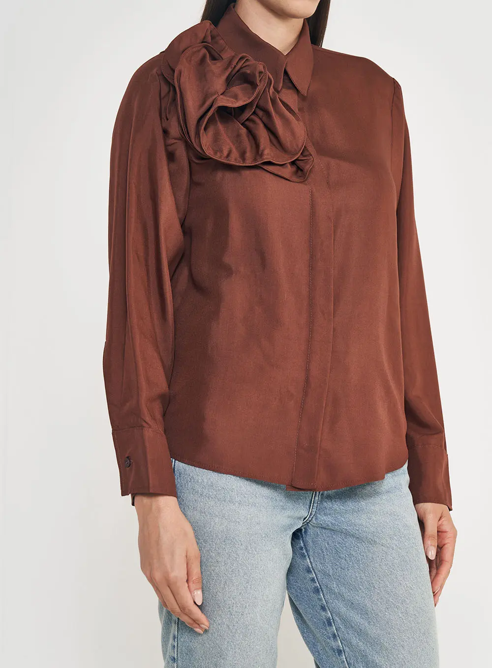 Camisa Com Detalhe De Flor Marrom
