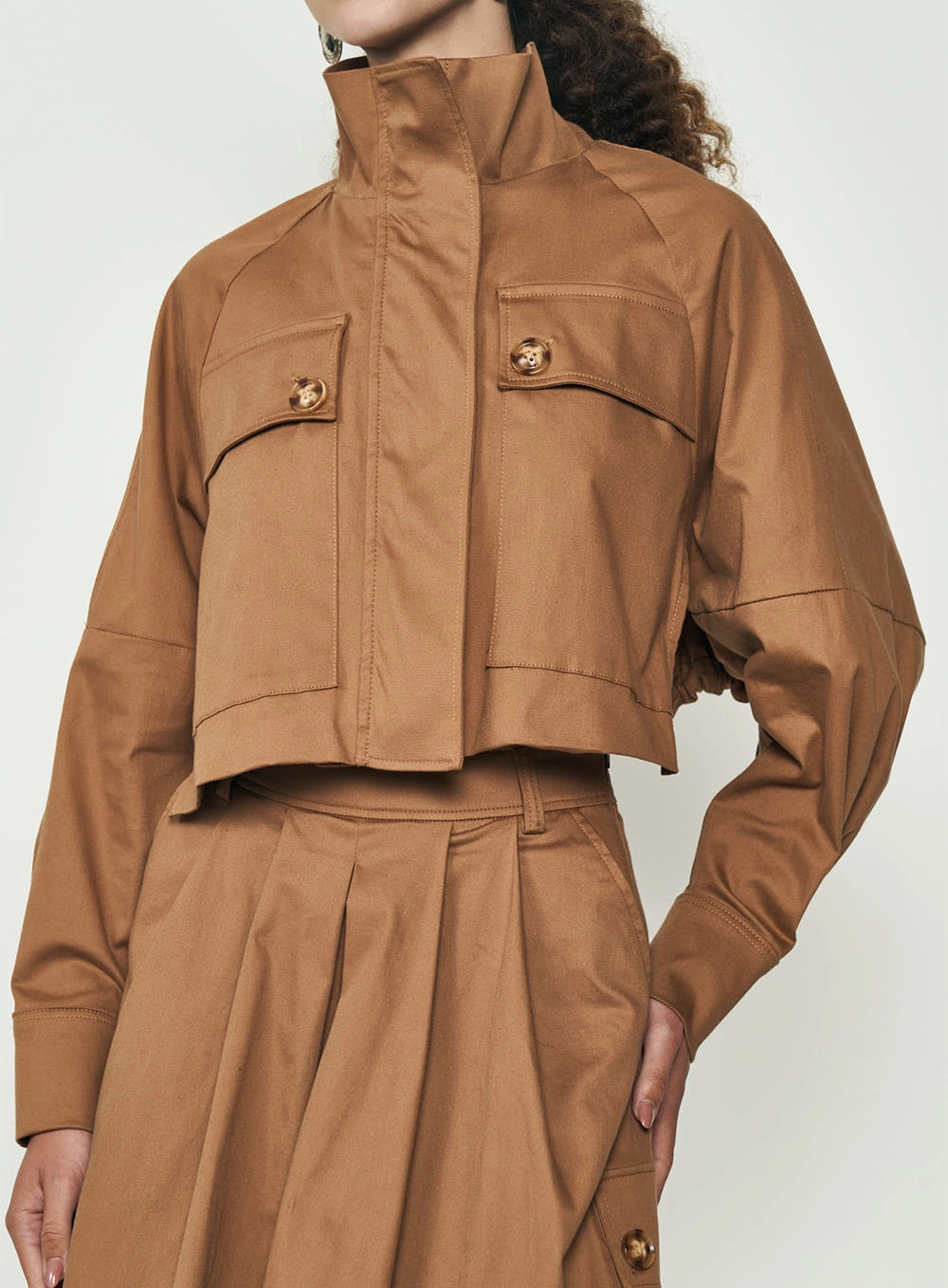 Jaqueta Cropped Com Cintura Ajustável Marrom Evermore