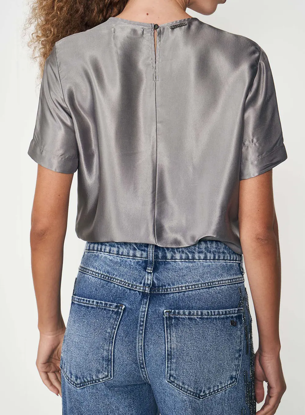 Camiseta Satin Knot Cinza