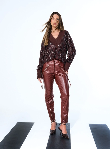 Calça Basic Comfort Em Pu Com Zíper
