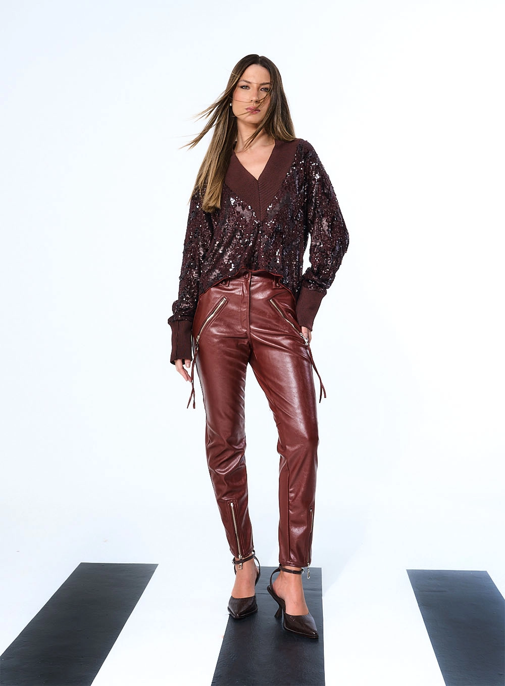 Calça Basic Comfort Em Pu Com Zíper Marrom 1