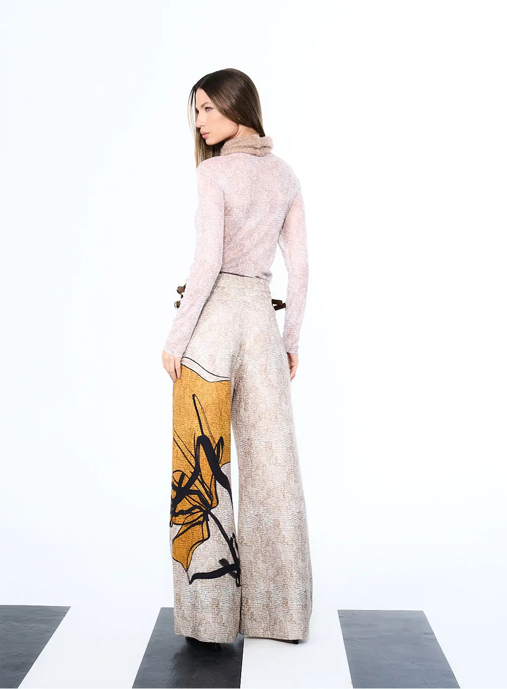 Calça Wide Leg Com Estampa Bege 4