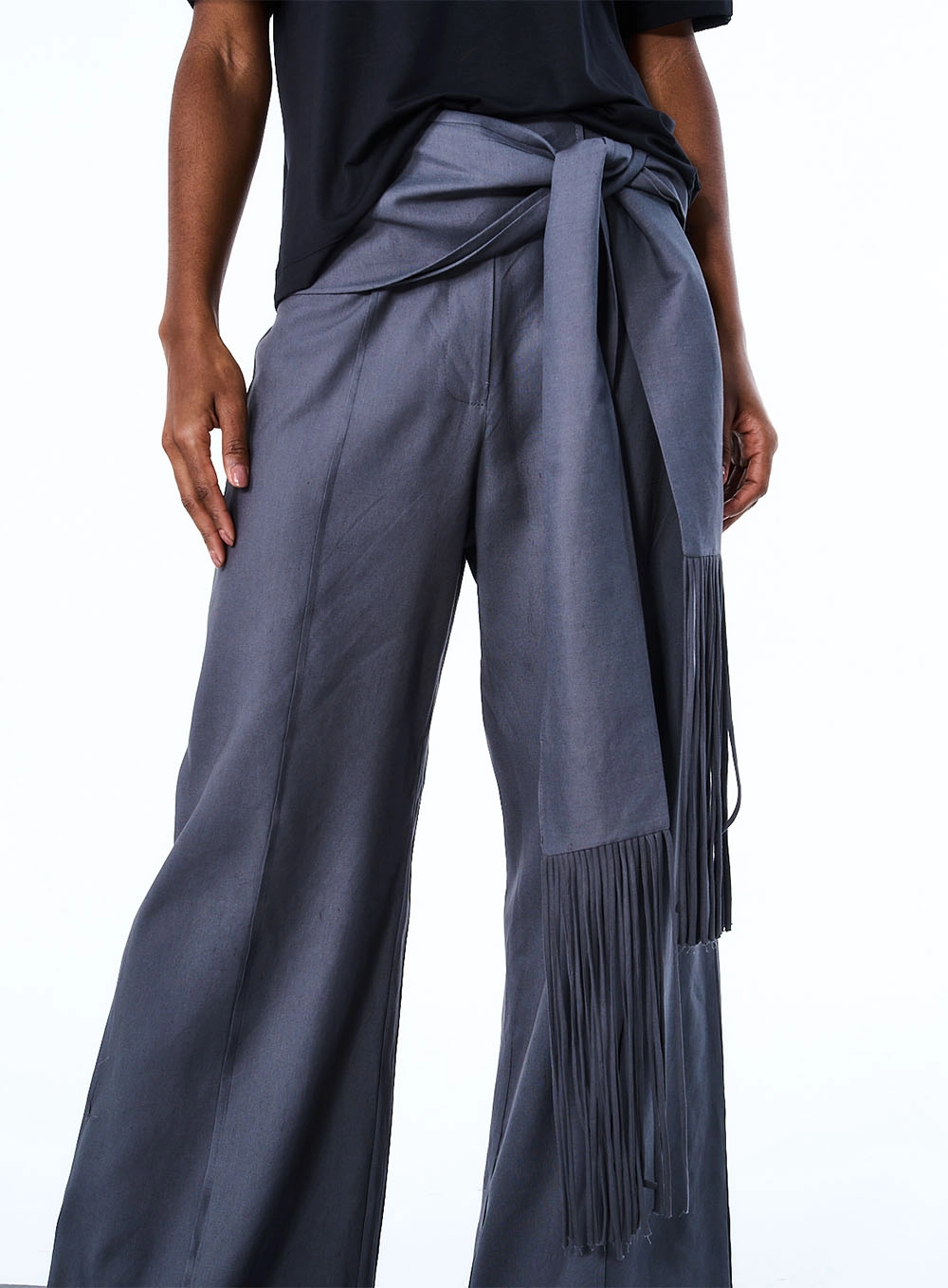 Calça Linho Com Bordado Manual Cinza 2