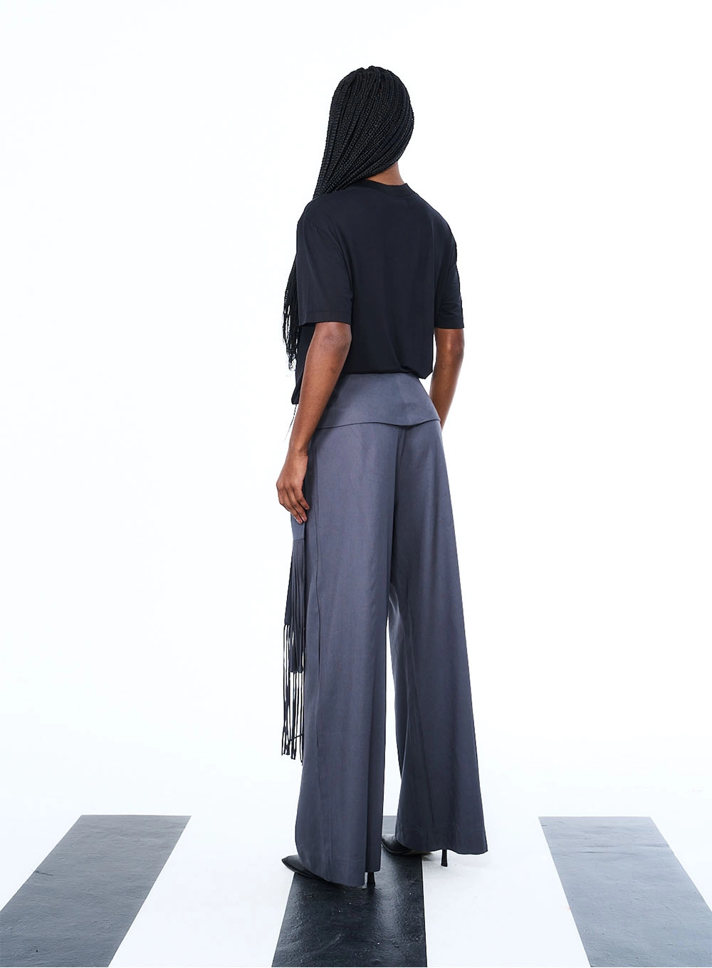 Calça Linho Com Bordado Manual Cinza 3