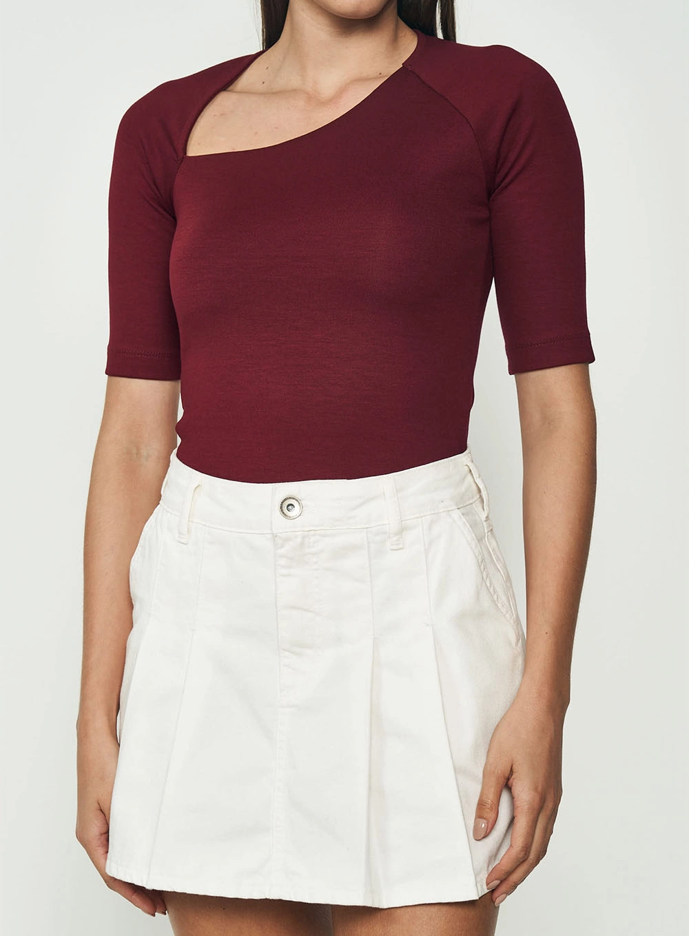 Blusa Feminina Slim Com Gola Assimétrica Bordô