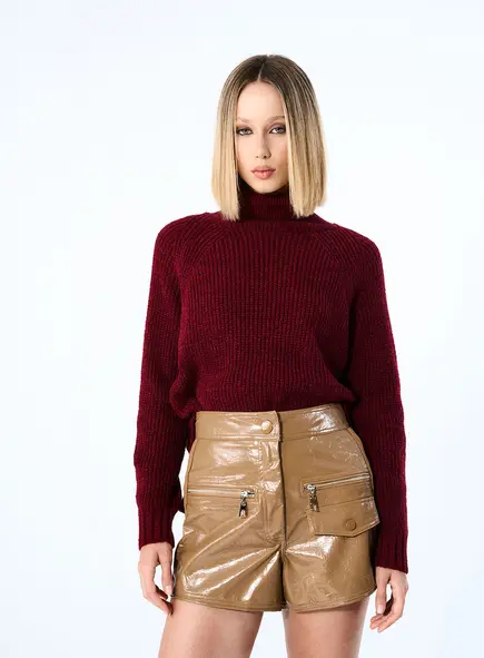 Short Curto Basic Comfort Em Pu Com Bolsos