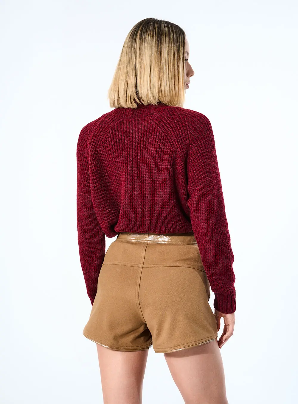 Short Curto Basic Comfort Em Pu Com Bolsos Marrom 3