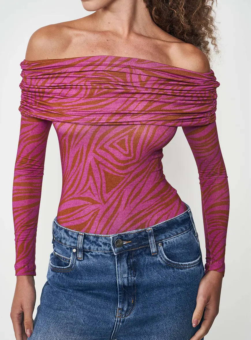 Blusa Slim Estampada Ombro A Ombro Drapeada