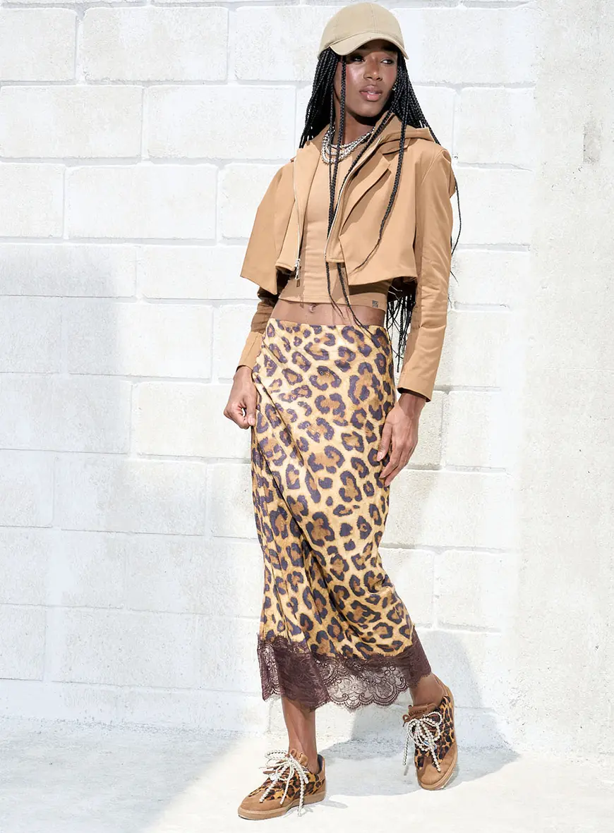 Jaqueta Cropped Com Capuz Marrom 1