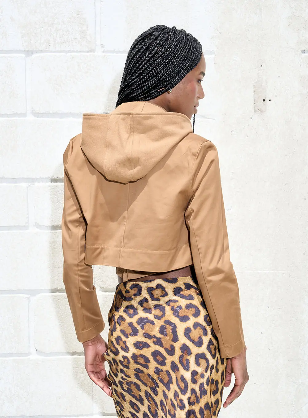 Jaqueta Cropped Com Capuz Marrom 4