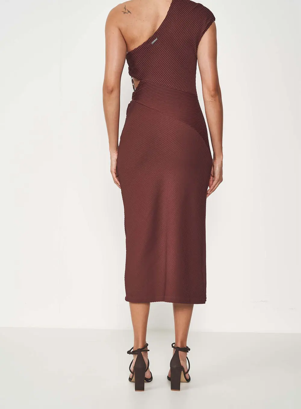 Vestido Midi Slim Com Recortes Marrom