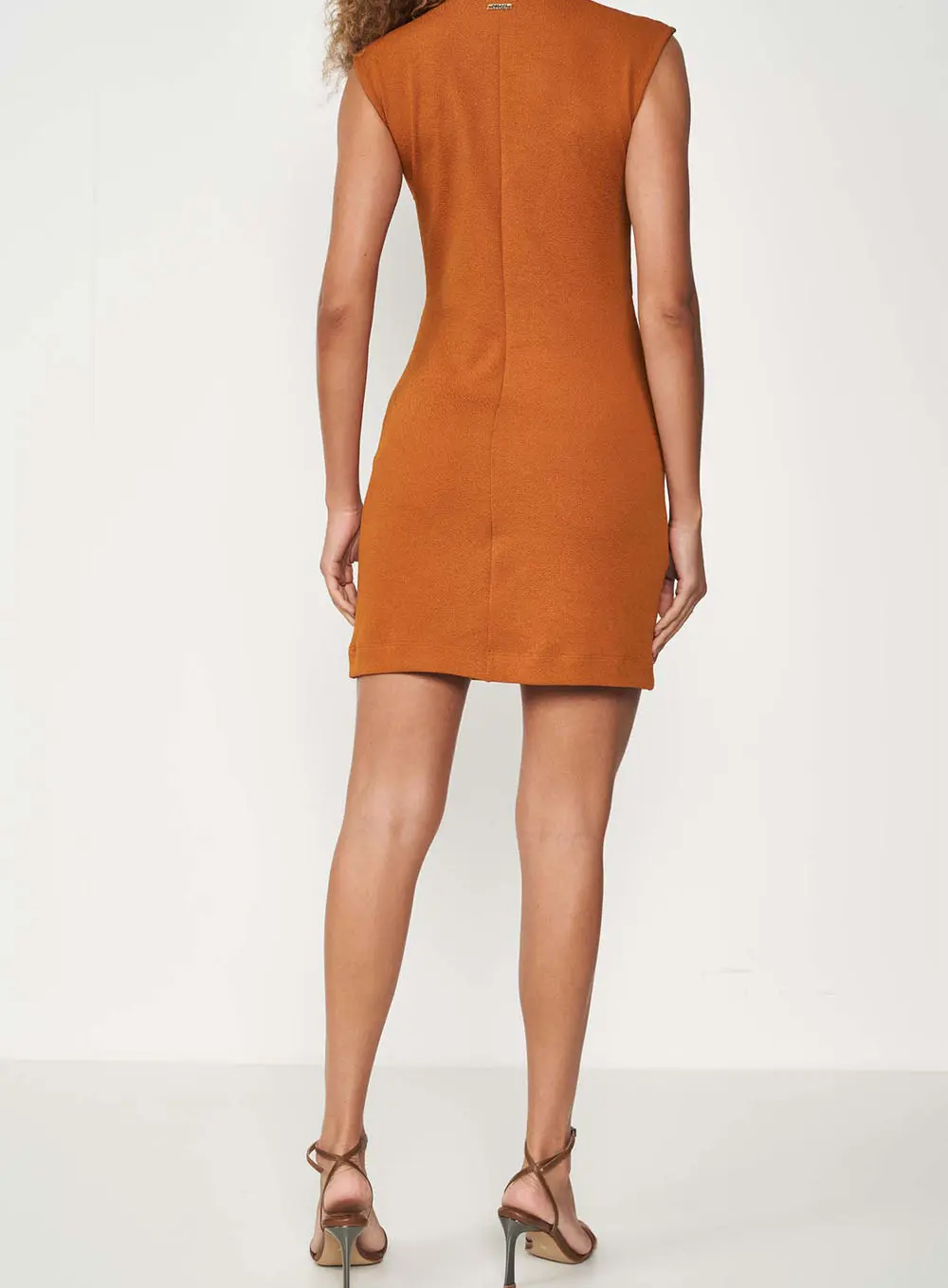 Vestido Curto Decote V Com Detalhe Amarelo Pumpkin