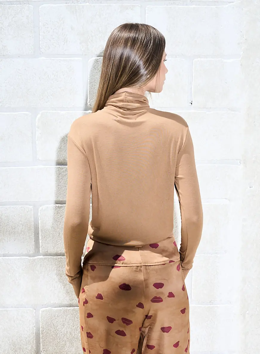Blusa Gola Alta Lips Marrom 4