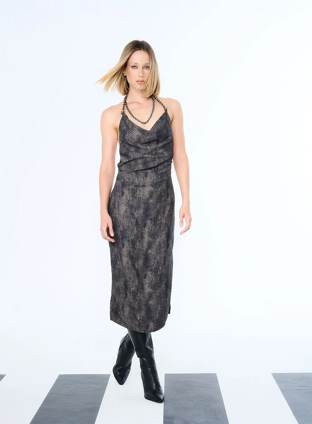 Vestido Estampado Com Detalhe De Correntes Estampados 1