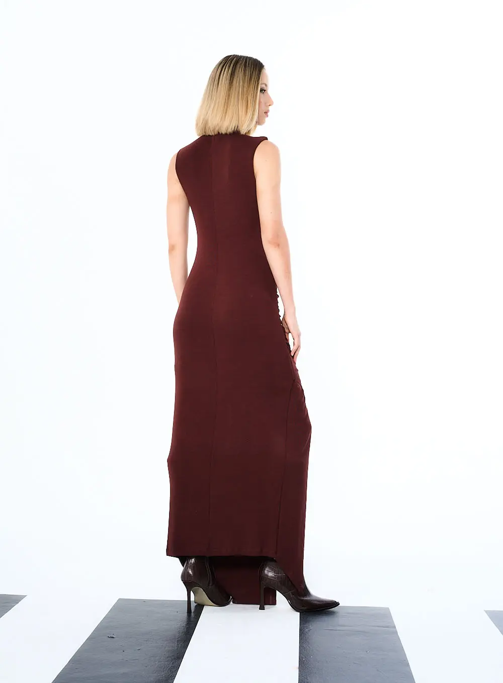 Vestido Longo Gola Alta Fenda Lateral Marrom Terracota 4