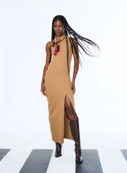 Vestido Longo Canelado Gola Alta