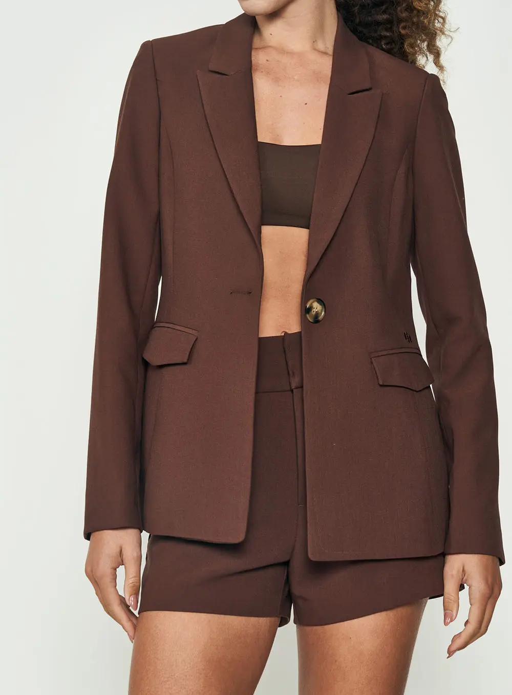Blazer Alfaiataria Alongado Com Bolsos Frontais Marrom