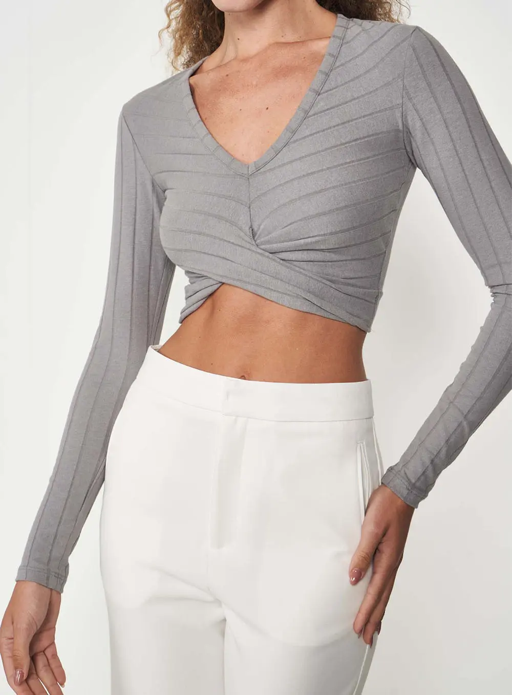 Blusa Cropped Canelada Com Transpase Cinza
