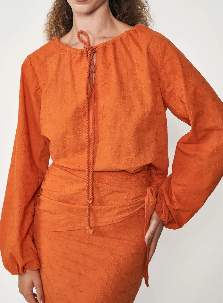 Blusa Bordada Manga Longa Comfort