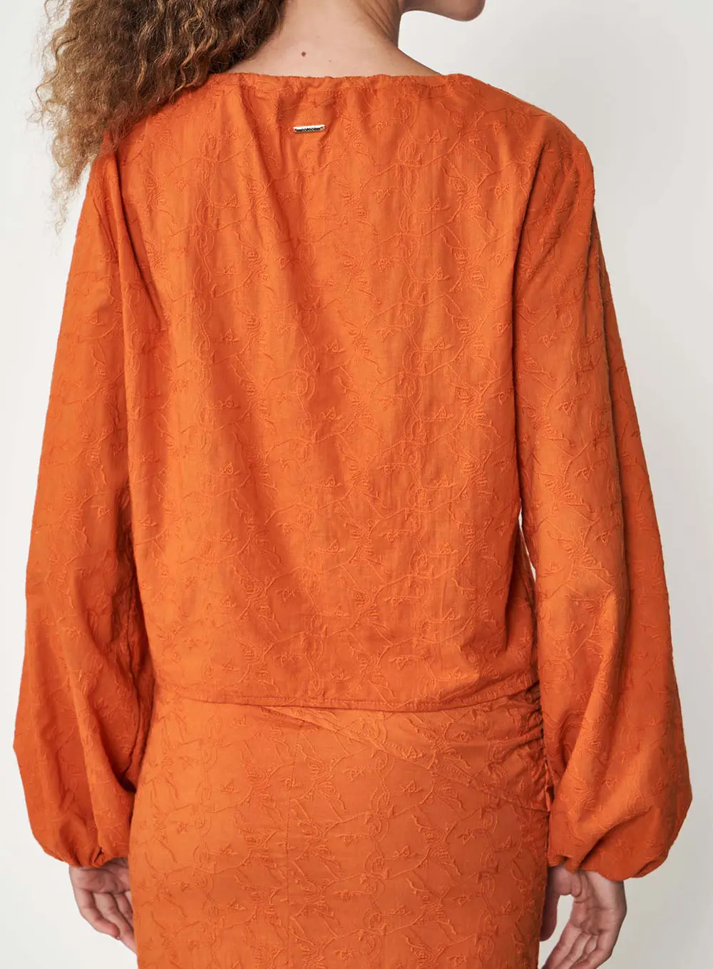 Blusa Bordada Manga Longa Comfort Laranja