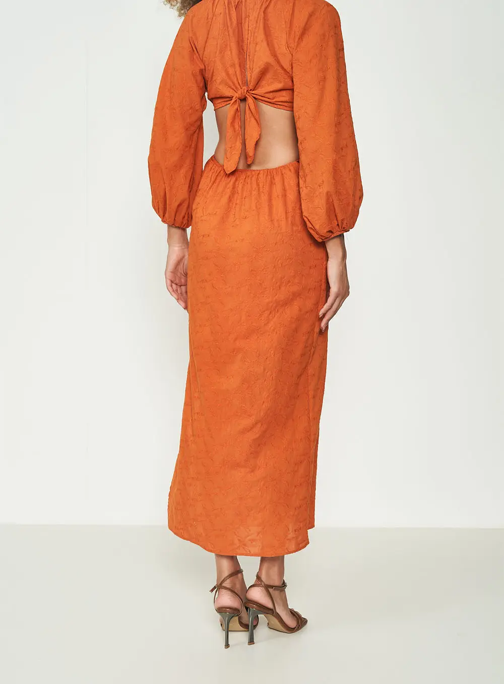 Vestido Midi Com Recortes E Amarração Laranja