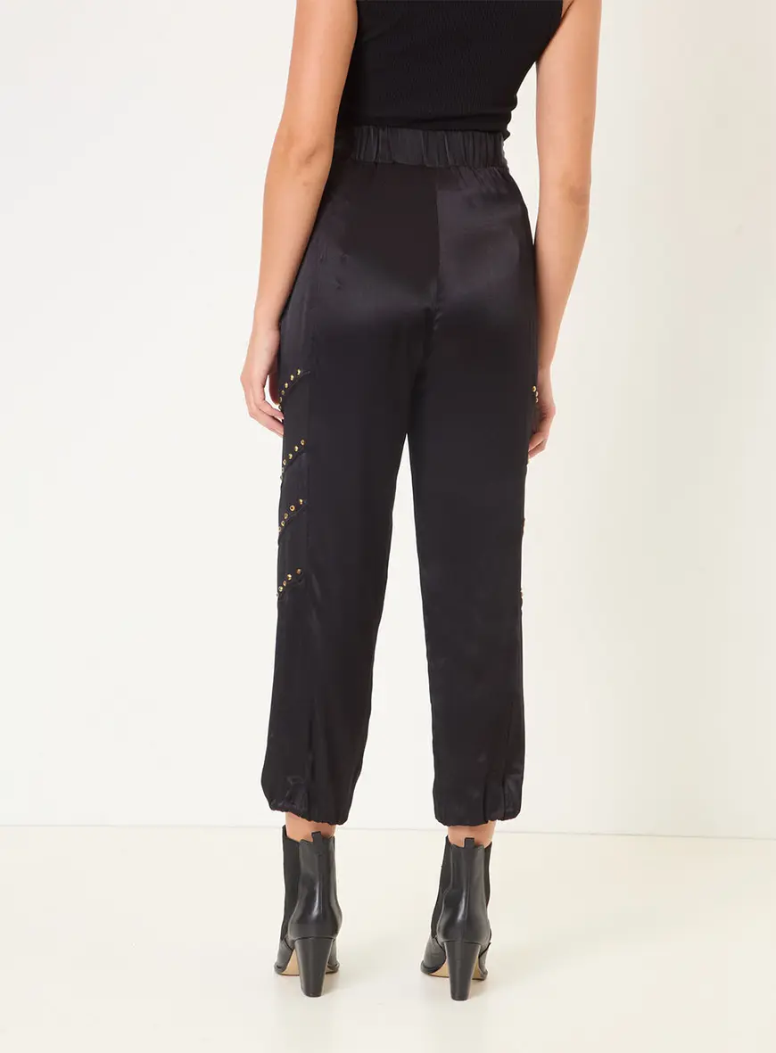 Calça Com Aplicação Preto 3