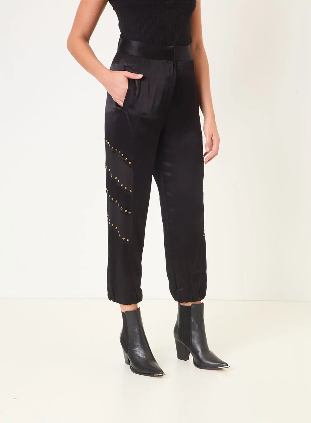 Calça Com Aplicação Preto 1