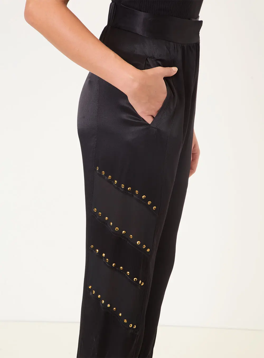 Calça Com Aplicação Preto 2