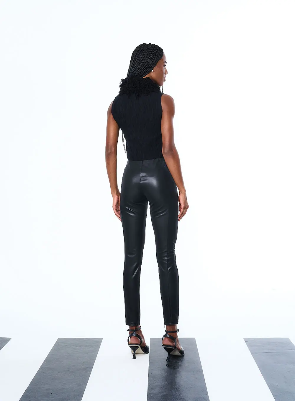 Calça Basic Comfort Em Pu Preto 3