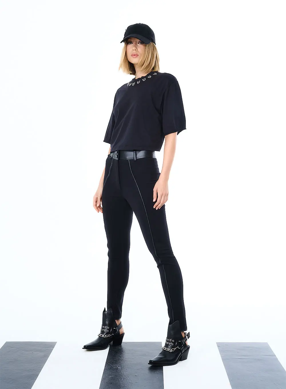 Calça Skinny Com Detalhes Preto 2
