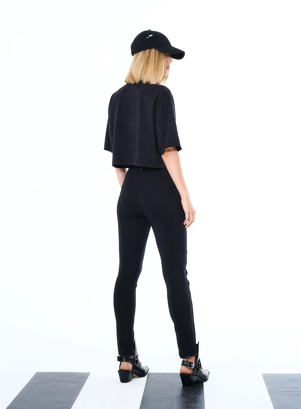 Calça Skinny Com Detalhes Preto 4