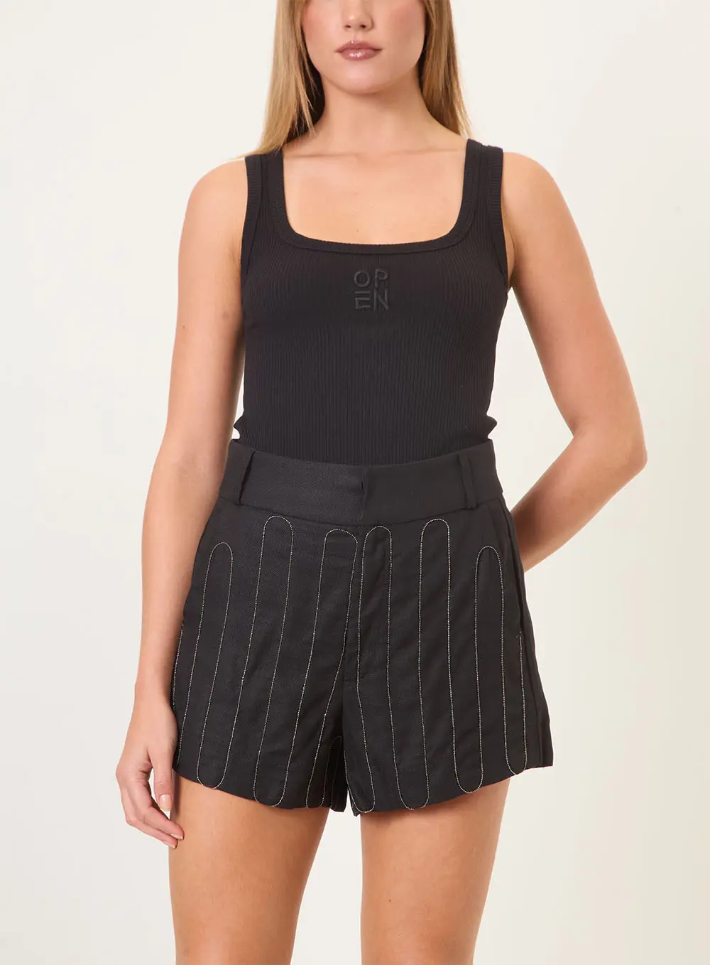 Short Bordado Preto 1