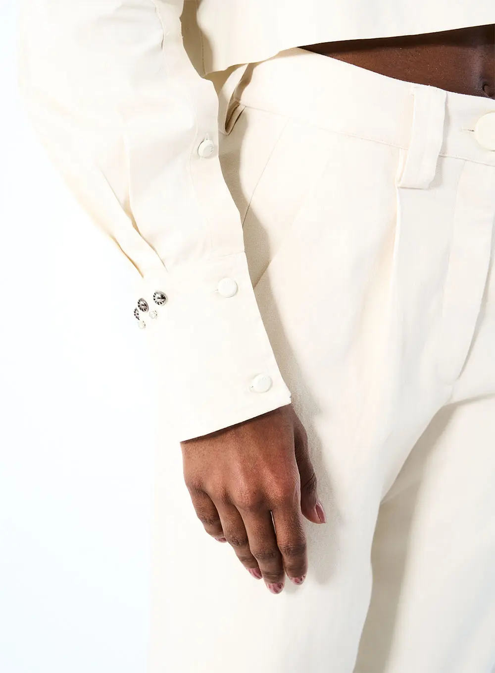 Camisa Cropped Com Metal Bege 4