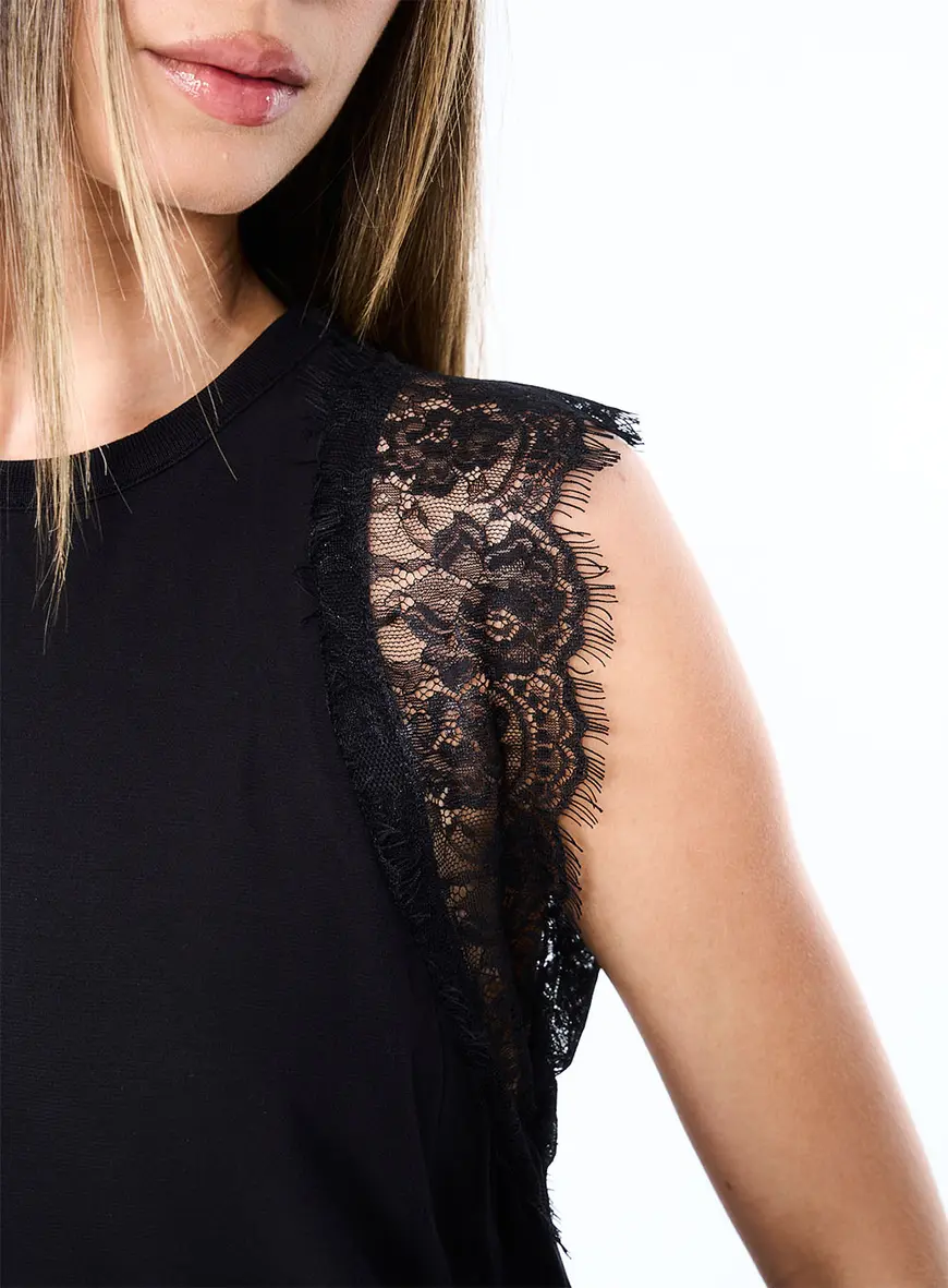 Blusa Decote Redondo Com Renda Preto 3